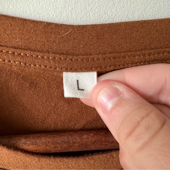 Basic Tee - Picture 3 of 4